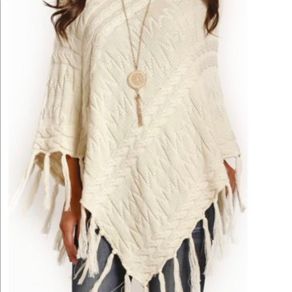 Powder River Outfitters by Panhandle - Cream Fringed Poncho ✌🏻